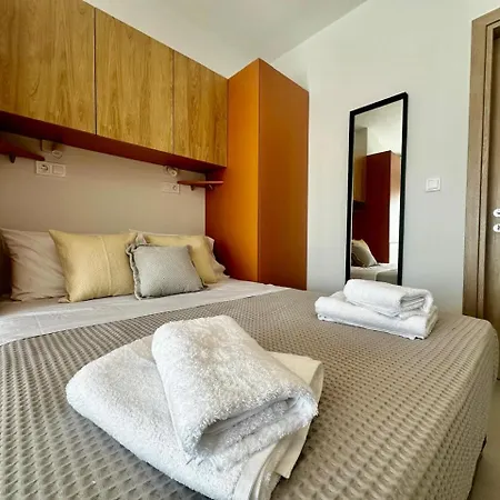 Alki-house *